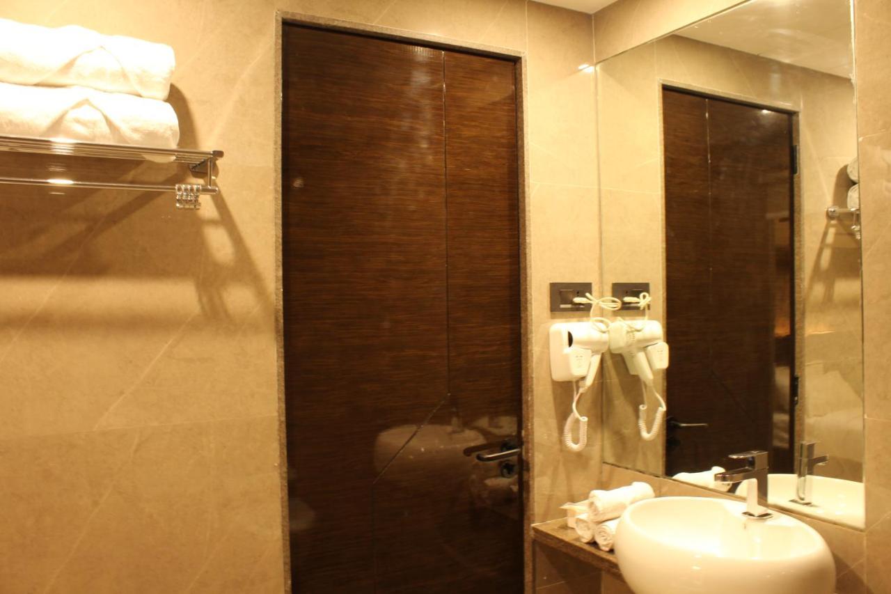 Zip By Spree Hotels Сурат Экстерьер фото
