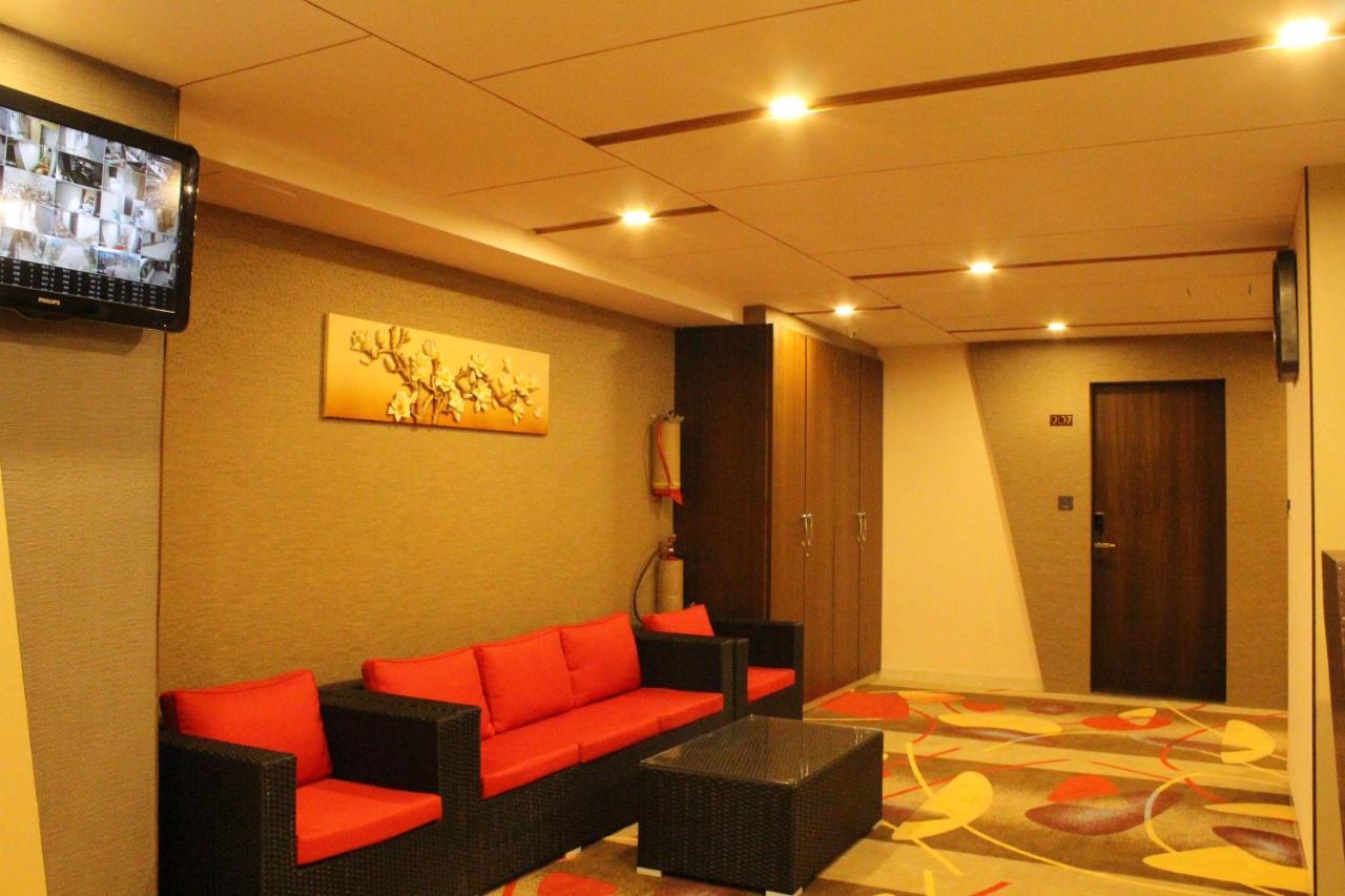 Zip By Spree Hotels Сурат Экстерьер фото