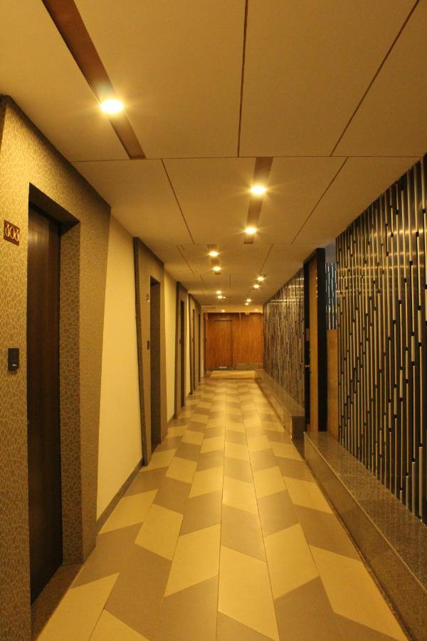 Zip By Spree Hotels Сурат Экстерьер фото