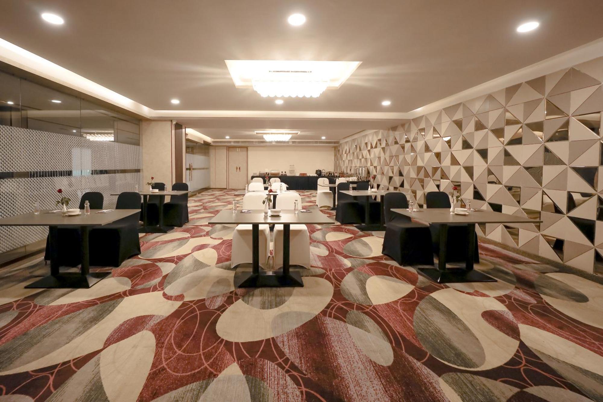 Zip By Spree Hotels Сурат Экстерьер фото