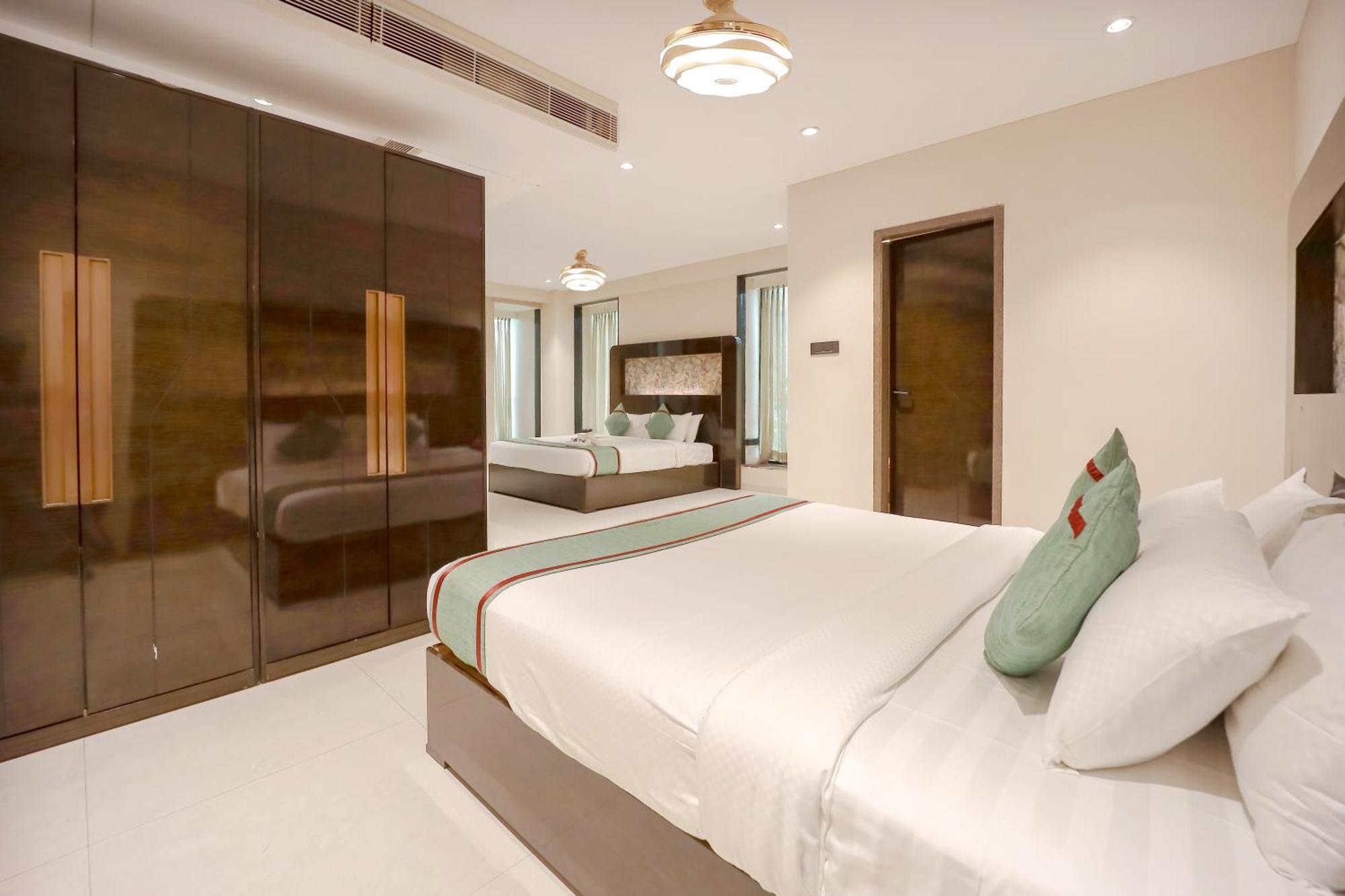 Zip By Spree Hotels Сурат Экстерьер фото