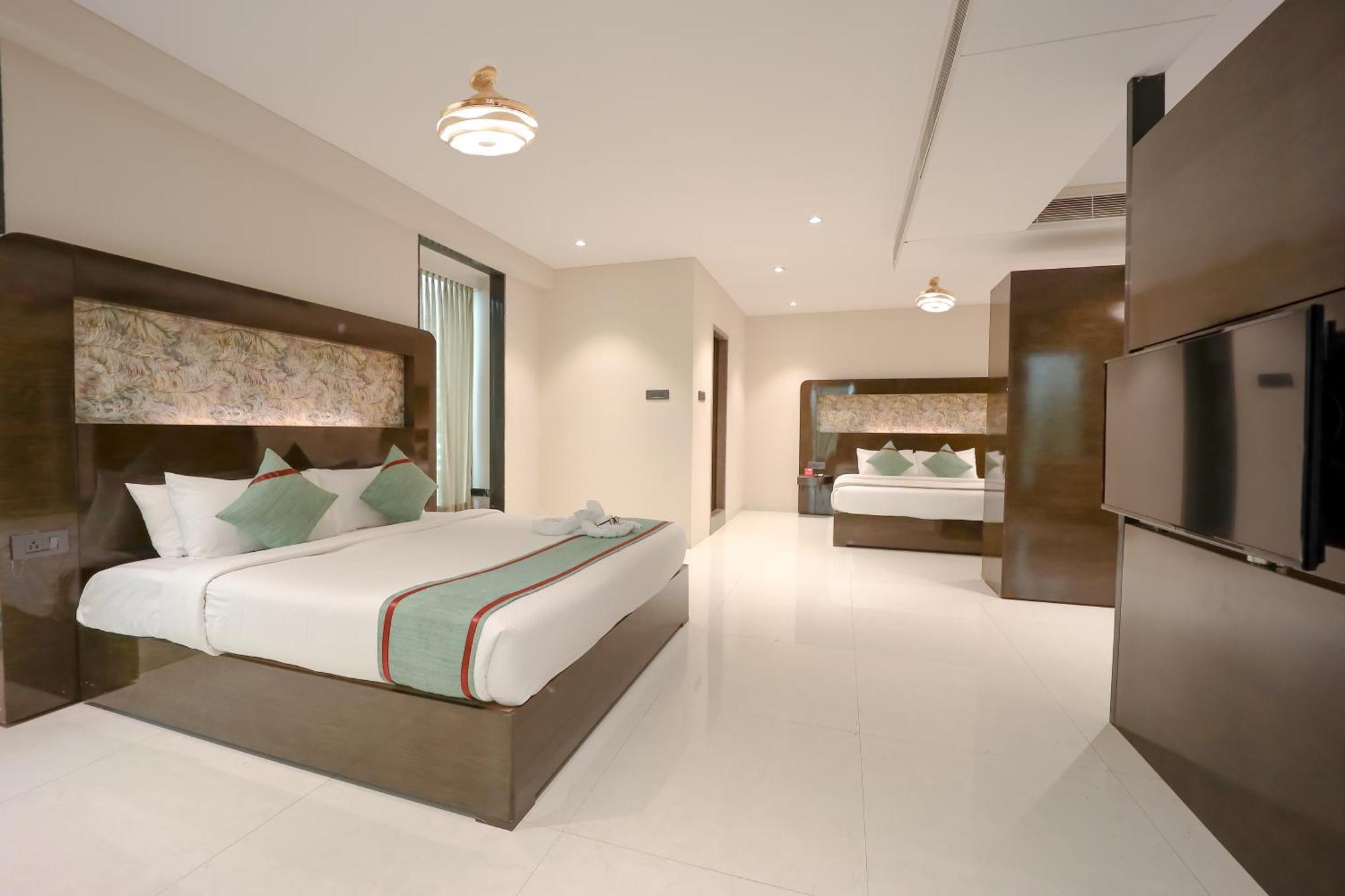 Zip By Spree Hotels Сурат Экстерьер фото