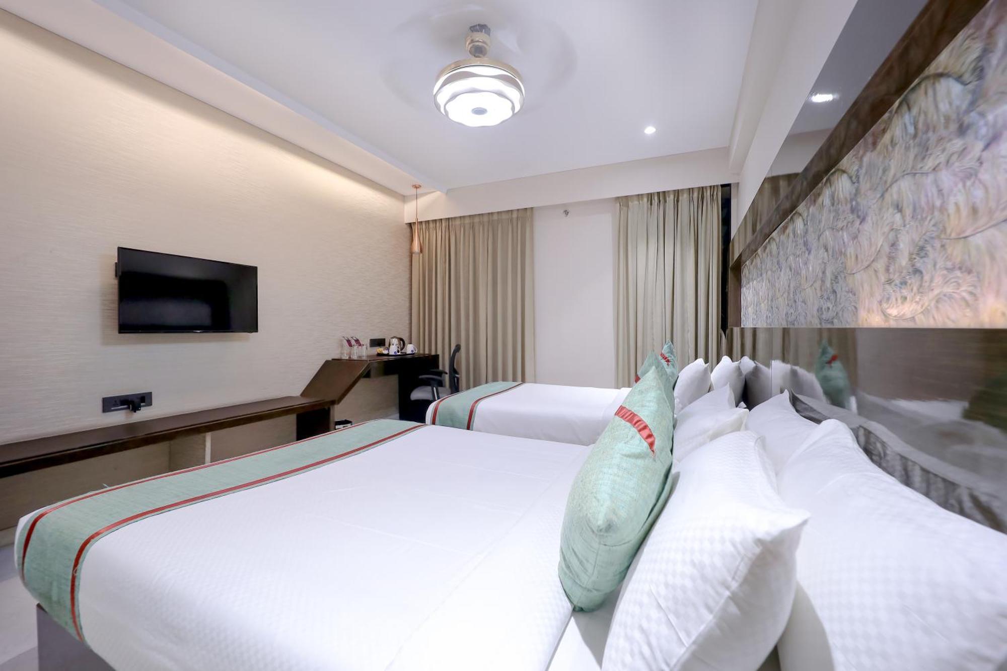 Zip By Spree Hotels Сурат Экстерьер фото