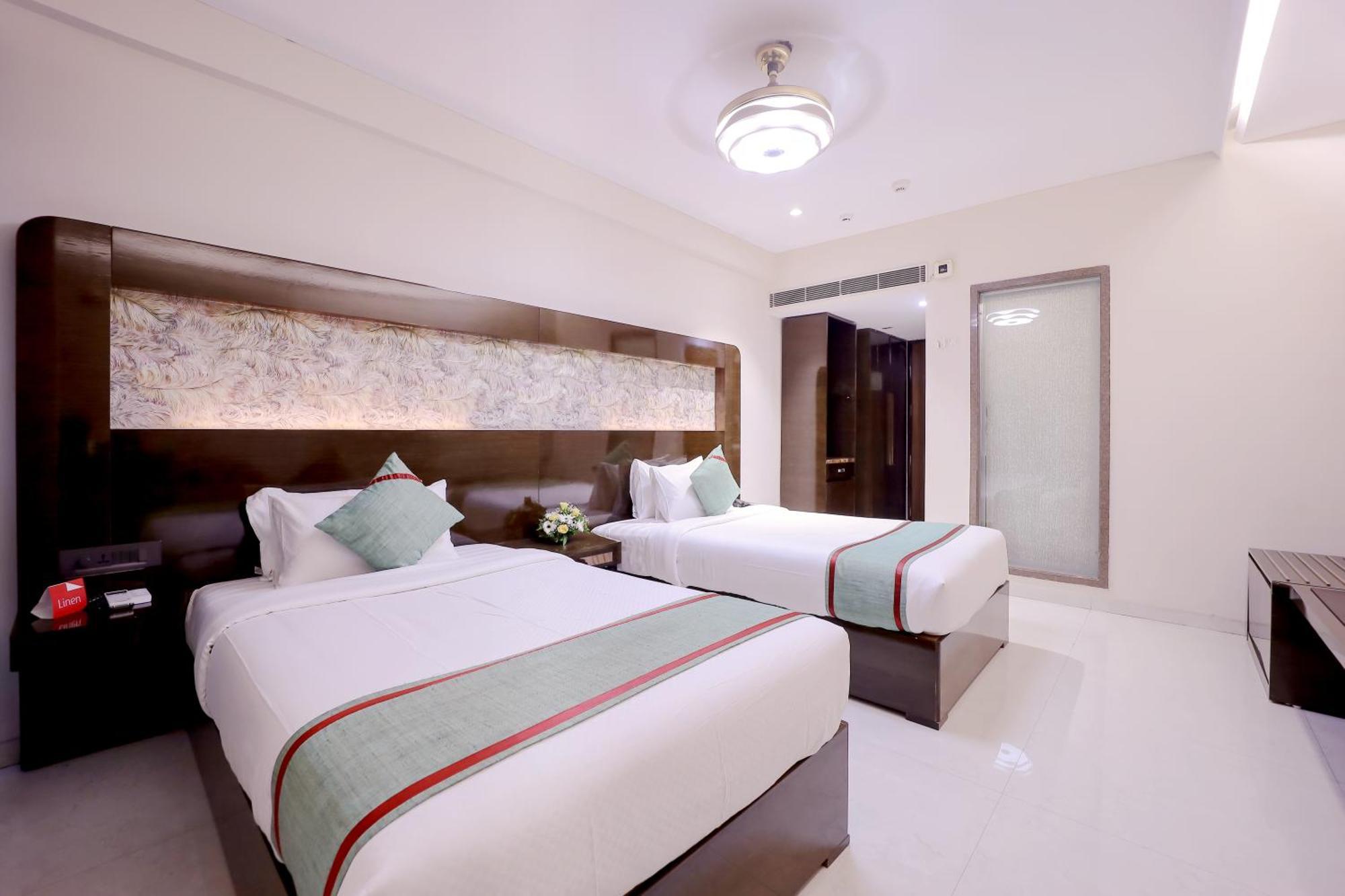 Zip By Spree Hotels Сурат Экстерьер фото