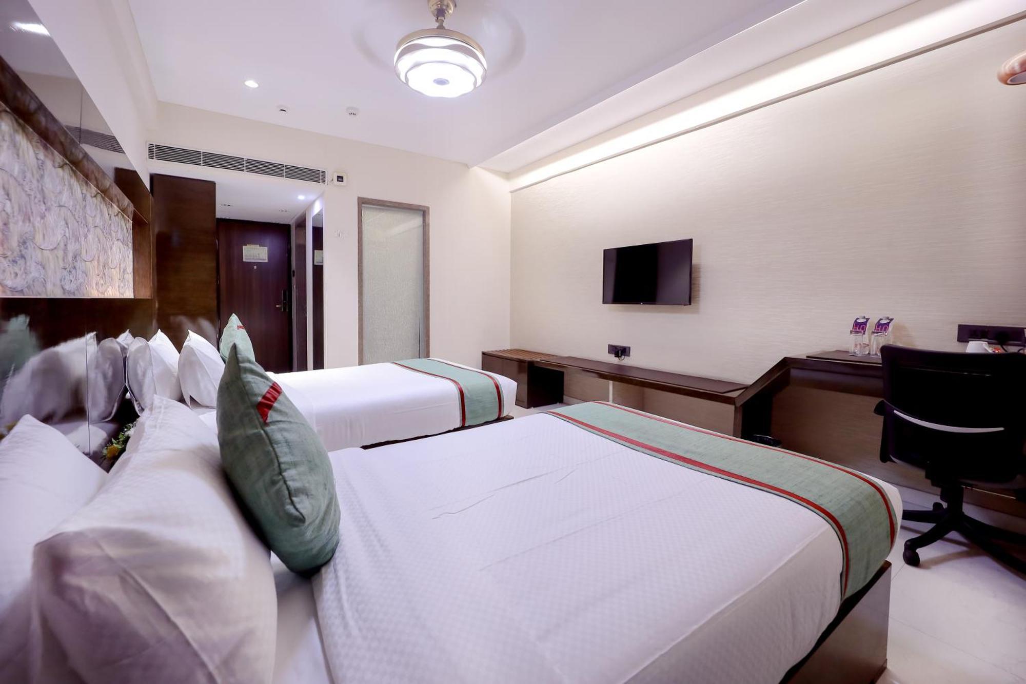 Zip By Spree Hotels Сурат Экстерьер фото